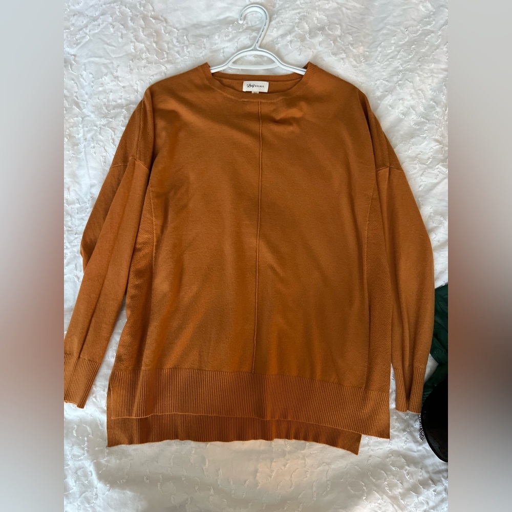 Lucy avenue sweater — size S/M — burnt orange